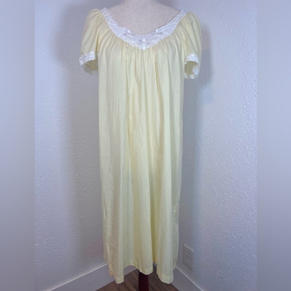 VNTG Corhan Butter Yellow Nightgown / Mumu - Picture 2 of 6